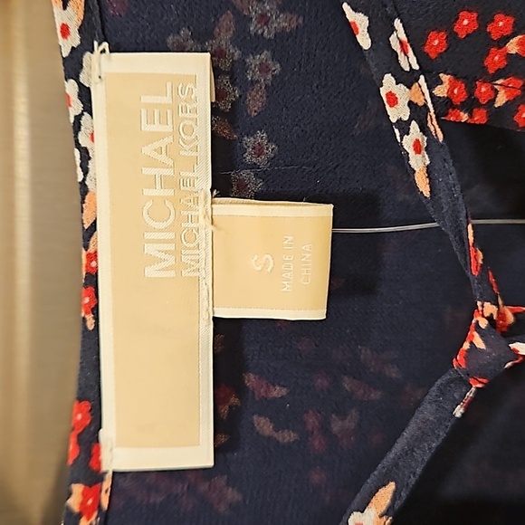 💕MICHAEL by MICHAEL KORS💕 Cold Shoulder Blouse ~ Micro Floral Print Small NWT - Picture 7 of 8